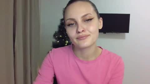 Snapshot of naslili chatting on 12/19/24, 10:32 Tina online show from 12/19/24, 10:32