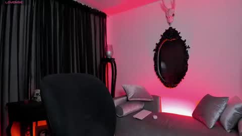 Snapshot of nasty_alice1 chatting on 10/31/25, 04:02 Goddess Alice online show from 10/31/25, 04:02