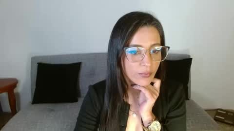 nathalia online show from 02/11/25, 04:33