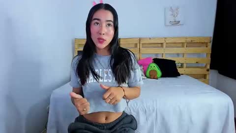 Snapshot of natalia54_ chatting on 10/09/25, 09:35 NATI  online show from 10/09/25, 09:35