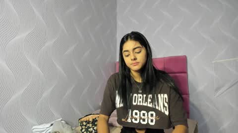Snapshot of natalia_aguirre chatting on 01/04/25, 12:27 Naty online show from 01/04/25, 12:27