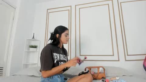 Snapshot of natalia_aguirre chatting on 02/23/25, 12:37 Naty online show from 02/23/25, 12:37