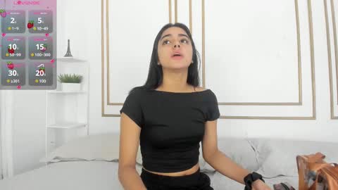 Snapshot of natalia_aguirre chatting on 02/25/25, 12:24 Naty online show from 02/25/25, 12:24
