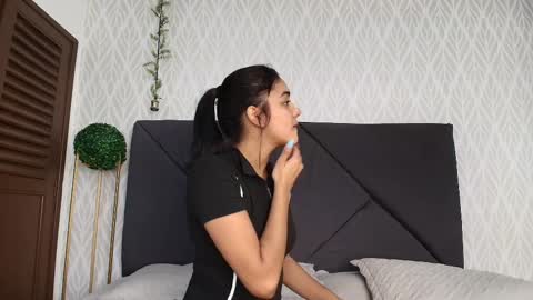 Snapshot of natalia_aguirre chatting on 09/16/25, 12:06 Naty online show from 09/16/25, 12:06