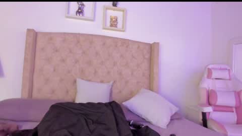 Snapshot of natalia_collinslim chatting on 12/13/24, 03:49 Natalia online show from 12/13/24, 03:49