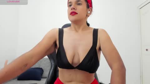 Snapshot of natalia_curvy1 chatting on 05/22/26, 06:02 Nathalia online show from 05/22/26, 06:02
