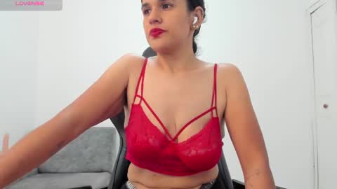 Snapshot of natalia_curvy1 chatting on 07/28/26, 08:52 Nathalia online show from 07/28/26, 08:52