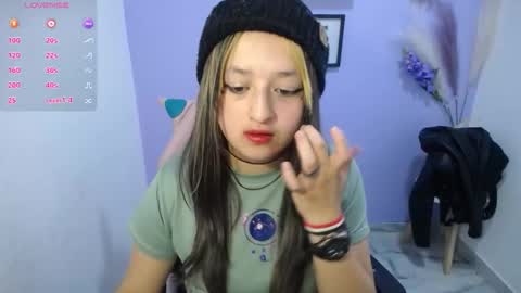 natalia_martinez18 online show from 02/05/26, 11:37