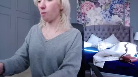 Natalie online show from 02/14/25, 09:03