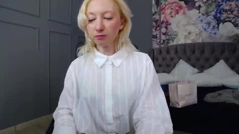 Natalie online show from 03/10/25, 06:49