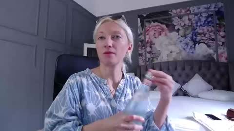 Natalie online show from 09/10/25, 07:19