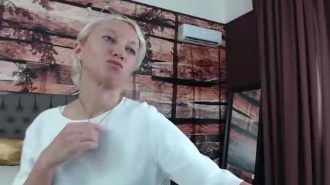 Natalie online show from 09/11/25, 11:32