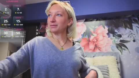 Snapshot of natalie_bitton chatting on 04/27/26, 04:54 Natalie online show from 04/27/26, 04:54