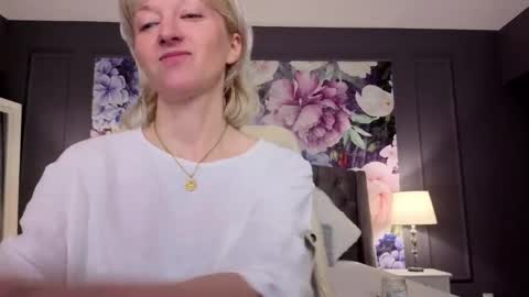 Snapshot of natalie_bitton chatting on 05/11/26, 05:24 Natalie online show from 05/11/26, 05:24