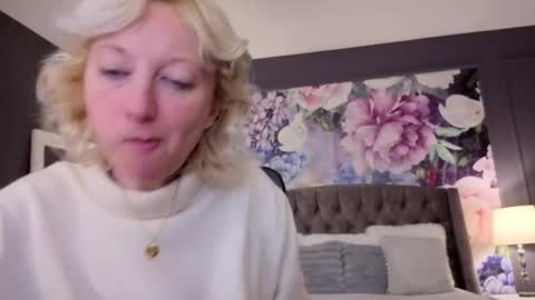Snapshot of natalie_bitton chatting on 05/14/26, 07:15 Natalie online show from 05/14/26, 07:15