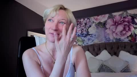 Snapshot of natalie_bitton chatting on 05/16/26, 06:21 Natalie online show from 05/16/26, 06:21