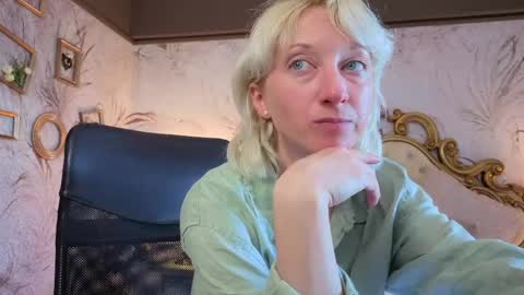 Snapshot of natalie_bitton chatting on 05/19/26, 07:37 Natalie online show from 05/19/26, 07:37