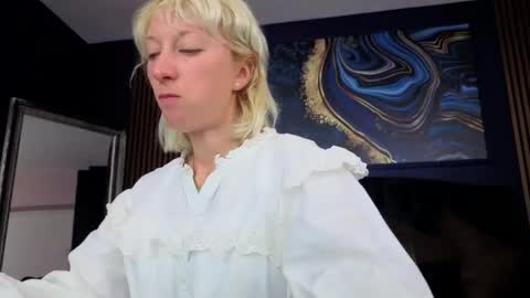 Snapshot of natalie_bitton chatting on 05/20/26, 06:41 Natalie online show from 05/20/26, 06:41