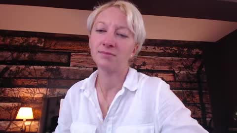 Snapshot of natalie_bitton chatting on 05/22/26, 08:42 Natalie online show from 05/22/26, 08:42