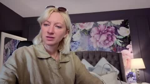 Snapshot of natalie_bitton chatting on 05/24/26, 04:39 Natalie online show from 05/24/26, 04:39