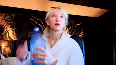 Snapshot of natalie_bitton chatting on 05/25/26, 05:02 Natalie online show from 05/25/26, 05:02