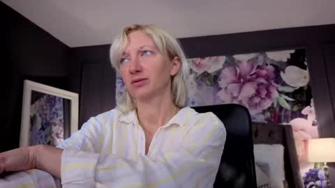Snapshot of natalie_bitton chatting on 06/05/26, 06:42 Natalie online show from 06/05/26, 06:42