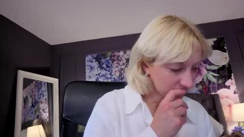 Snapshot of natalie_bitton chatting on 06/08/26, 05:08 Natalie online show from 06/08/26, 05:08