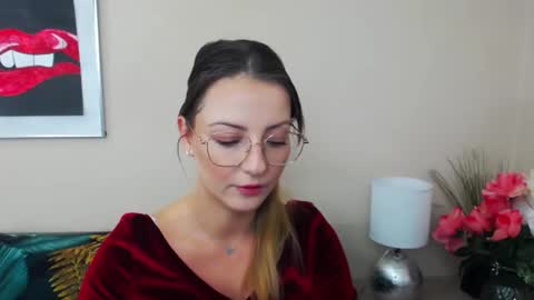 Snapshot of natalie_live chatting on 02/06/25, 07:24 NatalieSexy online show from 02/06/25, 07:24