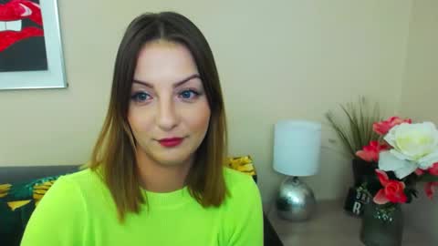 Snapshot of natalie_live chatting on 02/19/25, 10:23 NatalieSexy online show from 02/19/25, 10:23