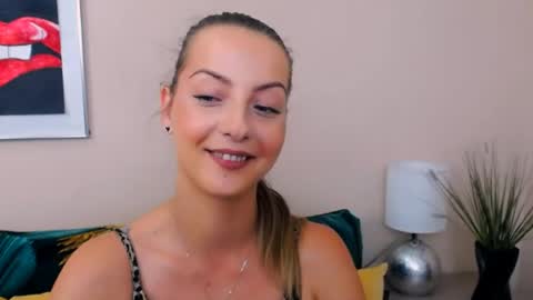 Snapshot of natalie_live chatting on 06/23/26, 06:22 NatalieSexy online show from 06/23/26, 06:22