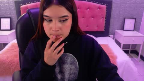 natalie  online show from 10/02/25, 02:51