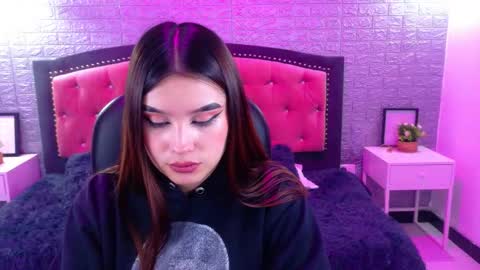 natalie  online show from 11/04/25, 03:05