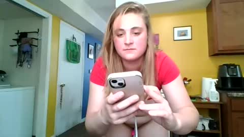 Snapshot of natalielynn4216 chatting on 05/30/26, 08:28 natalielynn4216 online show from 05/30/26, 08:28