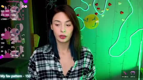Snapshot of natalimillers chatting on 10/20/25, 12:27 Natali online show from 10/20/25, 12:27