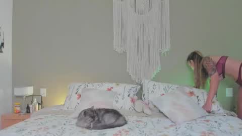 Snapshot of nataly_05 chatting on 09/29/25, 02:49 anatalybee online show from 09/29/25, 02:49