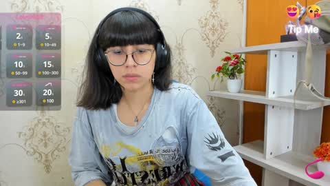 Snapshot of nataly_cloud chatting on 02/04/25, 12:33 N A T A L Y online show from 02/04/25, 12:33