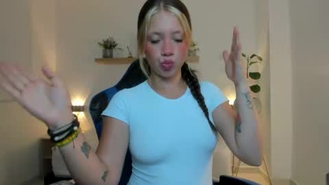 Snapshot of nataly_rodri chatting on 05/01/26, 01:54 Nataly online show from 05/01/26, 01:54