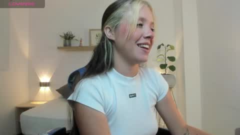 Snapshot of nataly_rodri chatting on 05/14/26, 02:18 Nataly online show from 05/14/26, 02:18