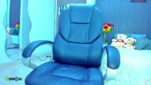 natasha online show from 04/19/26, 11:53