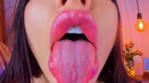 Snapshot of natasha_hartaman chatting on 01/30/25, 02:47       online show from 01/30/25, 02:47