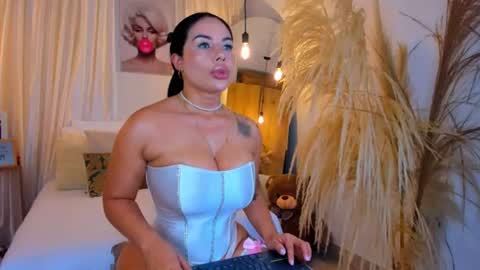 Snapshot of natasha_hartaman chatting on 08/01/26, 10:08 online show from 08/01/26, 10:08
