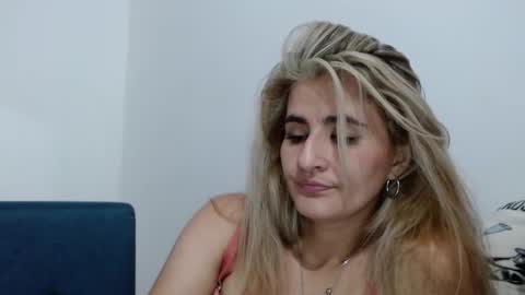 Snapshot of natasha_lopera chatting on 12/18/24, 06:10 Natasha online show from 12/18/24, 06:10