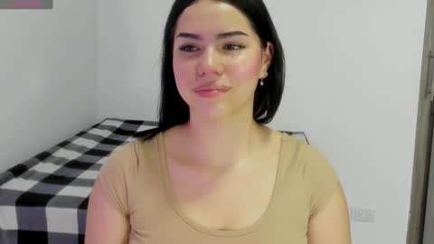 Snapshot of natasha_su chatting on 01/08/25, 03:40 Natalia online show from 01/08/25, 03:40