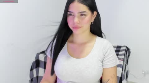 Snapshot of natasha_su chatting on 01/19/25, 10:28 Natalia online show from 01/19/25, 10:28