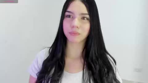 Snapshot of natasha_su chatting on 02/18/25, 10:25 Natalia online show from 02/18/25, 10:25