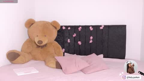 Snapshot of natashaparker__ chatting on 10/06/25, 07:44 Natasha online show from 10/06/25, 07:44