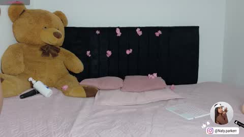 Snapshot of natashaparker__ chatting on 10/25/25, 08:36 Natasha online show from 10/25/25, 08:36