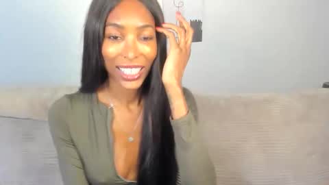 Snapshot of natassiadreamsxxx chatting on 05/04/26, 12:50 Natassia Dreams online show from 05/04/26, 12:50