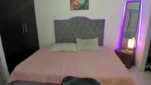 Nathalia  Take surprises in our chat. 25tkns for a hot pic. Follow me. online show from 01/18/26, 06:12