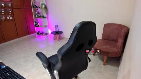 NATHALIE online show from 12/18/25, 01:06